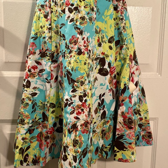 Flower dress - Picture 3 of 8